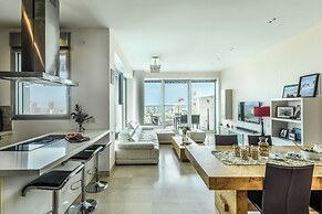 High end 2 BR w panoramic City view