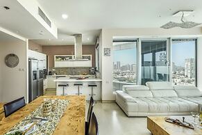 High end 2 BR w panoramic City view