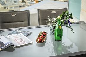 High end 2 BR w panoramic City view