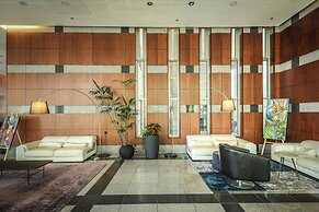 High end 2 BR w panoramic City view