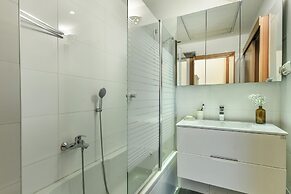 High end 2 BR w panoramic City view