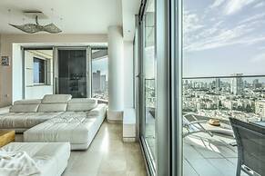 High end 2 BR w panoramic City view