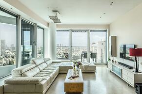 High end 2 BR w panoramic City view