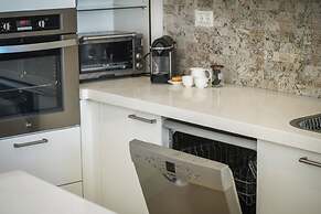 High end 2 BR w panoramic City view