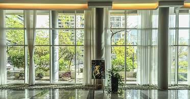 High end 2 BR w panoramic City view