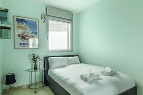 High end 2 BR w panoramic City view