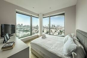 High end 2 BR w panoramic City view