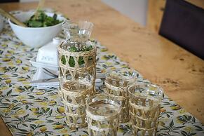 High end 2 BR w panoramic City view