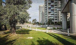 High end 2 BR w panoramic City view