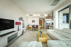 High end 2 BR w panoramic City view