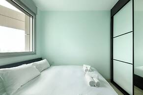 High end 2 BR w panoramic City view