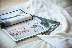 High end 2 BR w panoramic City view