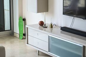 High end 2 BR w panoramic City view