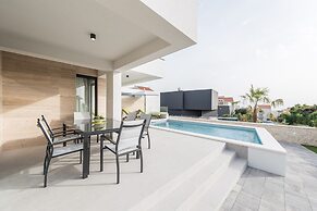 Luxury villas Joy