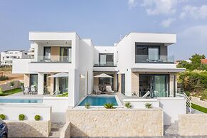 Luxury villas Joy