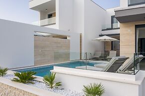 Luxury villas Joy