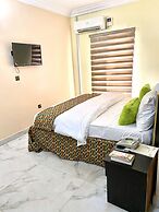 Nue Crest Hotel & Suites