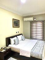 Nue Crest Hotel & Suites