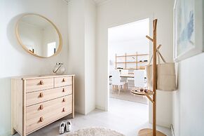 Luminous 1br next to Puu-Vallilla
