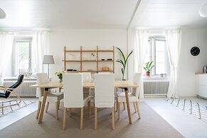 Luminous 1br next to Puu-Vallilla