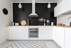 Luminous 1br next to Puu-Vallilla