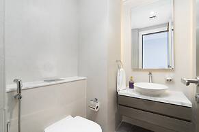 SuperHost - Breathtaking Canal Views From this Cozy Apartment