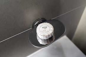 SuperHost - Breathtaking Canal Views From this Cozy Apartment