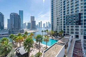 SuperHost - Breathtaking Canal Views From this Cozy Apartment