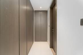 SuperHost - Breathtaking Canal Views From this Cozy Apartment