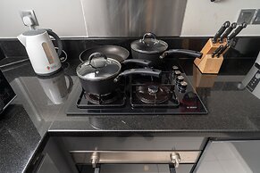 SuperHost - Breathtaking Canal Views From this Cozy Apartment