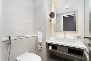 SuperHost - Breathtaking Canal Views From this Cozy Apartment