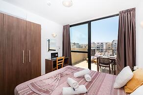 Sea Bliss Penthouse with two terraces enjoying side seaviews by Gatewa