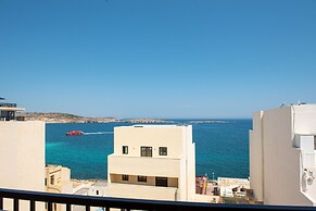 Sea Bliss Penthouse with two terraces enjoying side seaviews by Gatewa