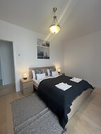 WaterFront City Apartments by UrbanRent