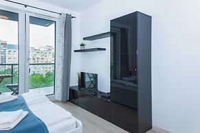 WaterFront City Apartments by UrbanRent