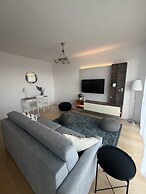 WaterFront City Apartments by UrbanRent