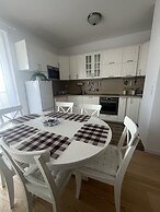 WaterFront City Apartments by UrbanRent