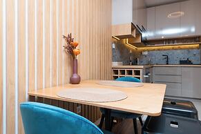 WaterFront City Apartments by UrbanRent