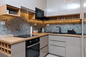 WaterFront City Apartments by UrbanRent