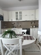 WaterFront City Apartments by UrbanRent