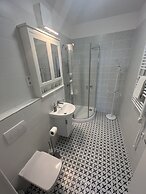 WaterFront City Apartments by UrbanRent