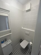 WaterFront City Apartments by UrbanRent