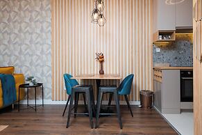 WaterFront City Apartments by UrbanRent