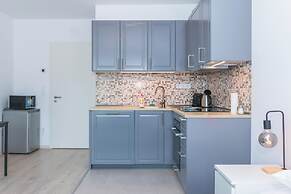 WaterFront City Apartments by UrbanRent