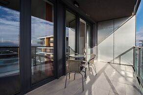 WaterFront City Apartments by UrbanRent