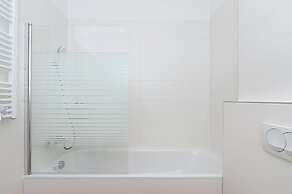 WaterFront City Apartments by UrbanRent