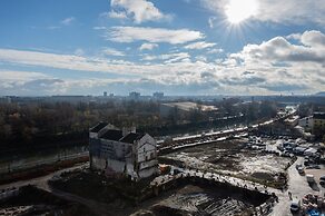 WaterFront City Apartments by UrbanRent