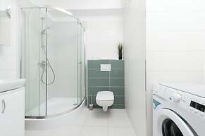 WaterFront City Apartments by UrbanRent