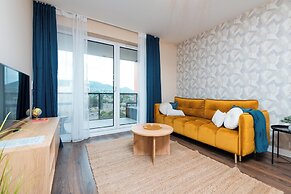 WaterFront City Apartments by UrbanRent