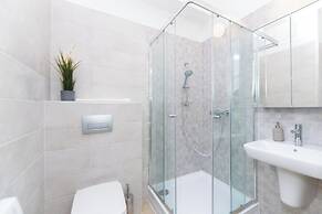 WaterFront City Apartments by UrbanRent